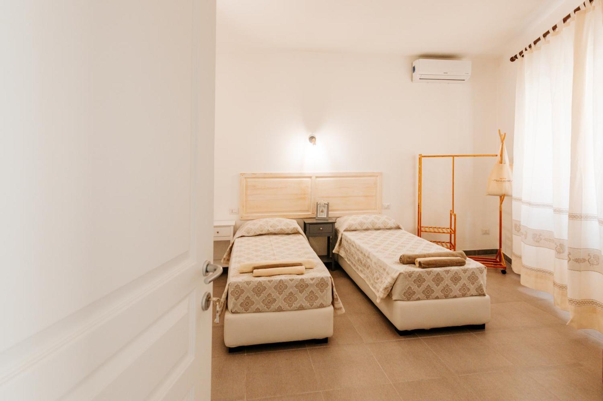 Domo Mediterranea Affittacamere-Guest House SantʼAntìoco Dış mekan fotoğraf